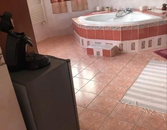 Manoir Melphil Bed and Breakfast